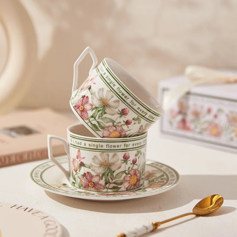 French Retro style Ceramic Mug Exquisite Flower Coffee Cup and Saucer Afternoon Camellia Tea cup romantic Gift Light Luxury Cup